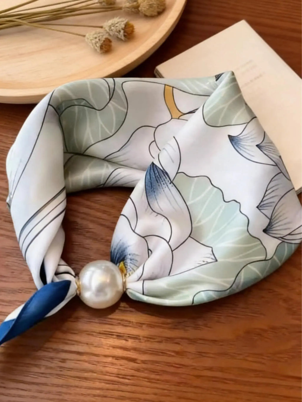 Pearl Necklace with Magnetic Buckle and Scarf Pendant, Elegant Stylish Women's Scarf for All Seasons, Fashionable Accessory for Gifts