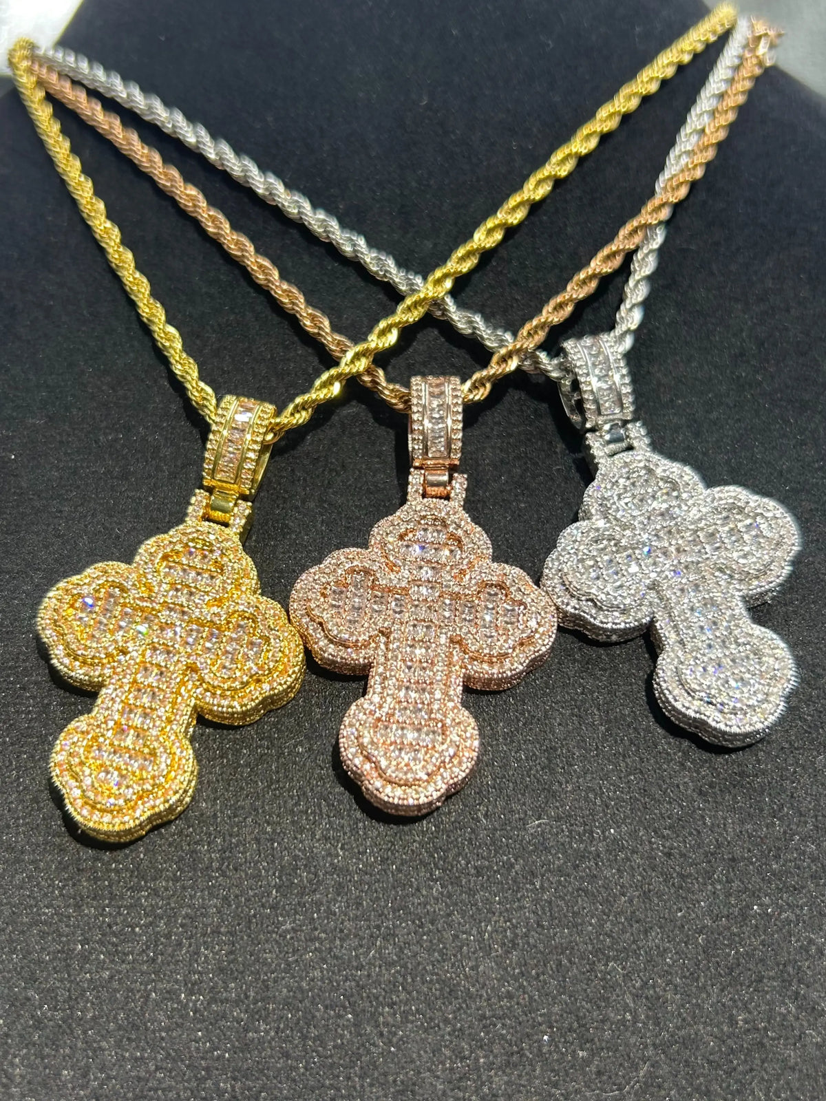 Four-Leaf Clover Cross Pendant Necklace for Men and Women, Trendy Rhinestone Embellishment Brass Zircon Charm, Hip Hop Style Jewelry, Cross Design Necklace, Cross Necklaces