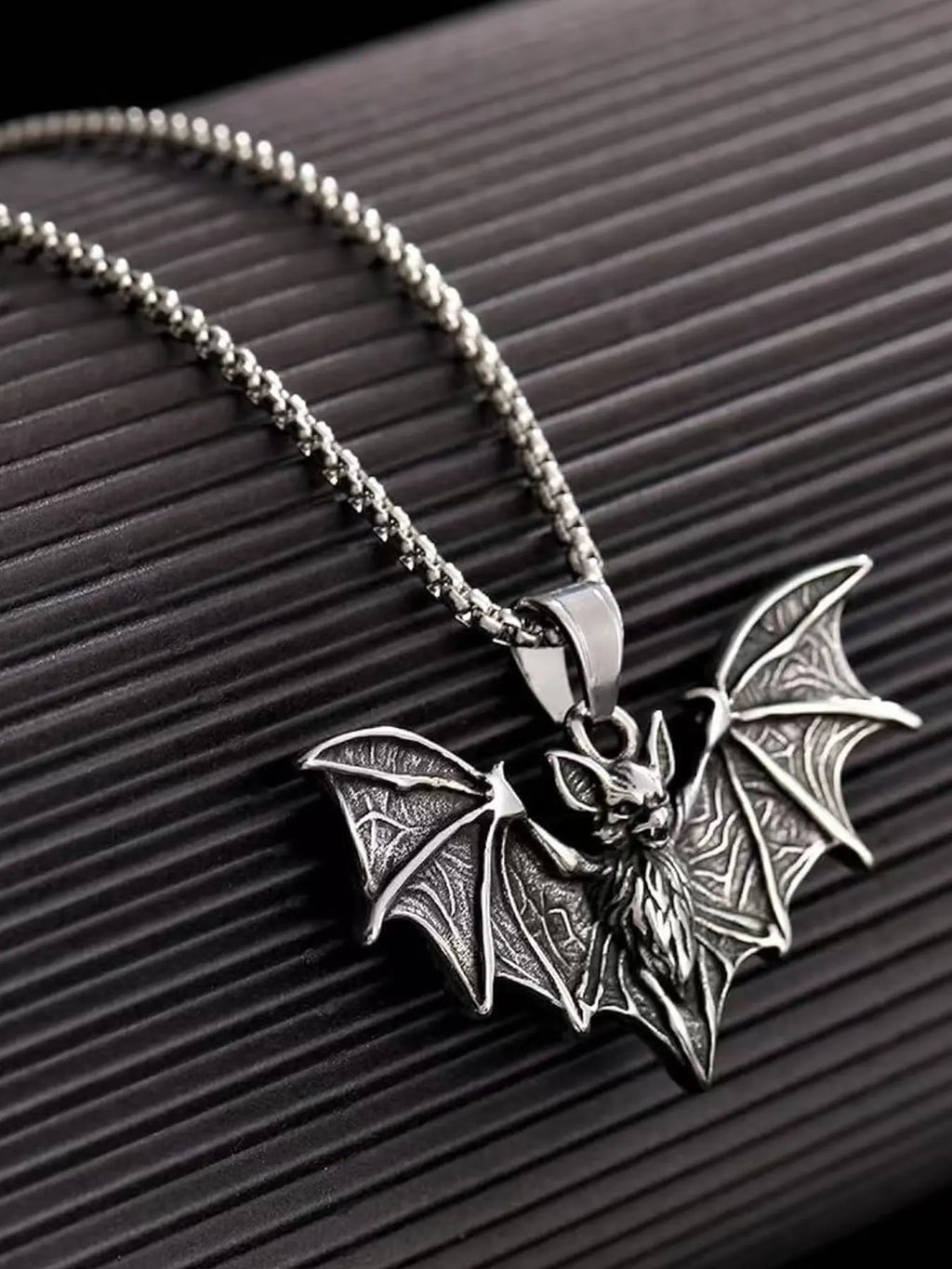 Gothic Bat Pendant Necklace, Fashion Necklace, Stainless Steel Vampire Bat Jewelry, Chain Jewelry, Halloween Goth Accessories for Men, Gothic Witch Jewelry, Jewelry Gift, Chain Necklaces