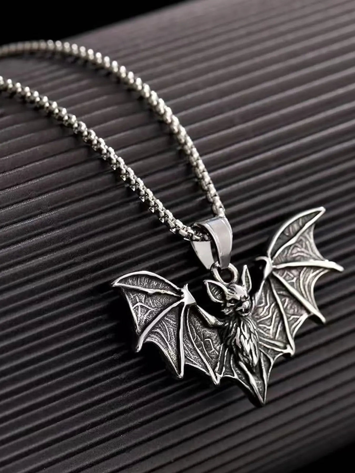 Gothic Bat Pendant Necklace, Fashion Necklace, Stainless Steel Vampire Bat Jewelry, Chain Jewelry, Halloween Goth Accessories for Men, Gothic Witch Jewelry, Jewelry Gift, Chain Necklaces