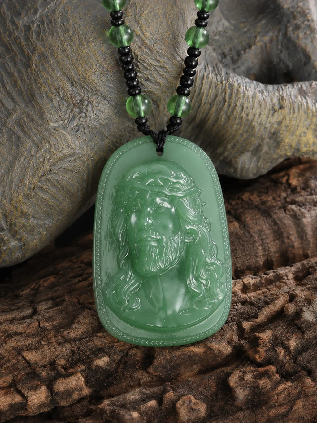 Saint Jude Pendant Necklace, Vintage Guardian Figure Carving Pendant, Gothic Atmosphere Beaded Necklace, Catholic Christian Religious Jewelry，San Judas Tadeo, Collar San Judas, Men's Necklace，Pendants of Jesus and Our Lady of Guadalupe, Catholic