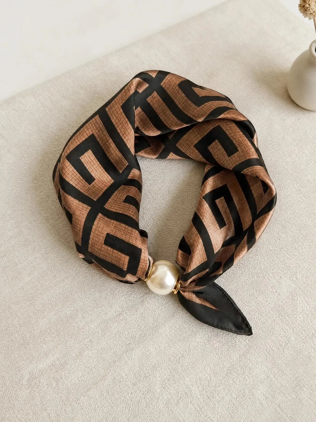 Pearl Necklace with Magnetic Buckle and Scarf Pendant, Elegant Stylish Women's Scarf for All Seasons, Fashionable Accessory for Gifts