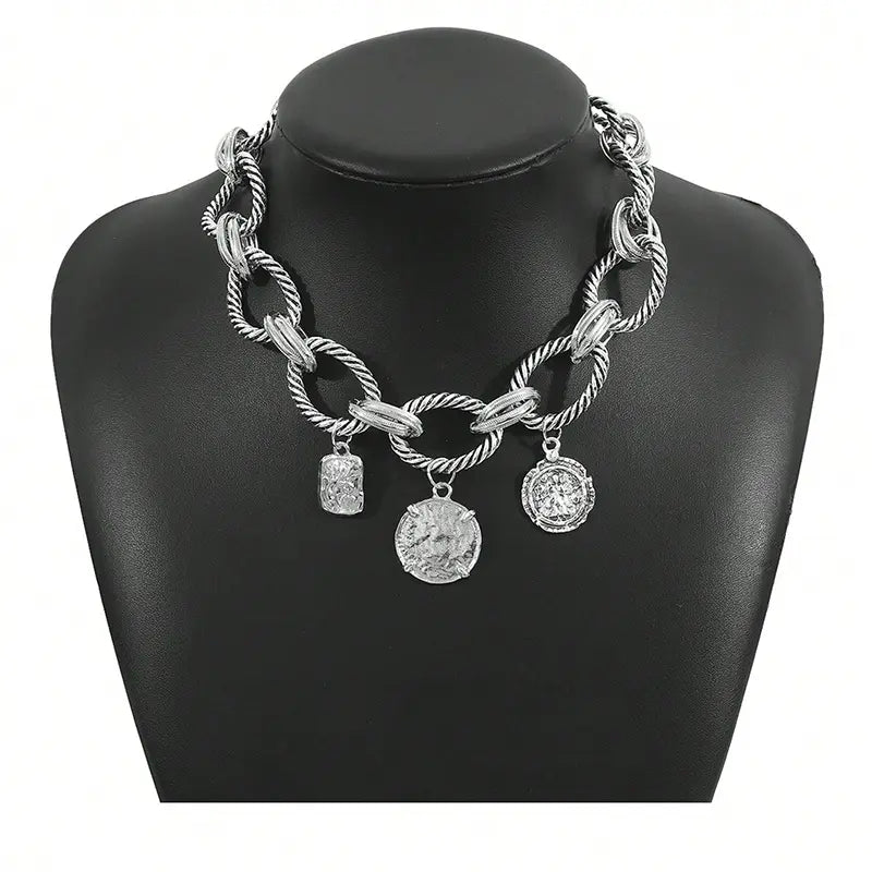 Unisex Vintage Alloy Coin Pendant Necklace - Casual Fashionable Jewelry Accessories, Choose Gold/Silver Clips, Matelasse Chain, Personalized Costume Jewelry, Ideal for Daily Wear & Summer Events, Vintage Metal Look Fit