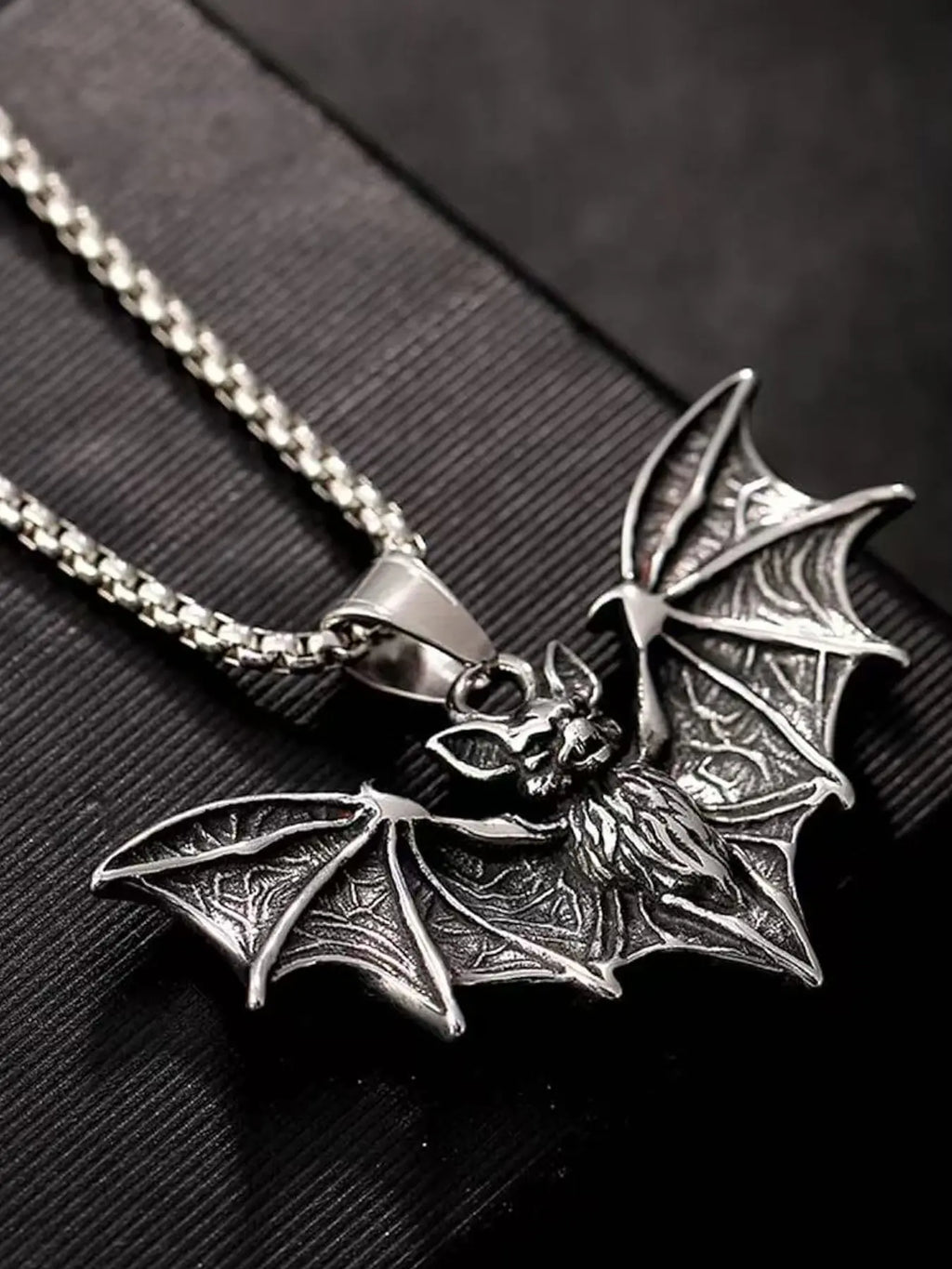 Gothic Bat Pendant Necklace, Fashion Necklace, Stainless Steel Vampire Bat Jewelry, Chain Jewelry, Halloween Goth Accessories for Men, Gothic Witch Jewelry, Jewelry Gift, Chain Necklaces