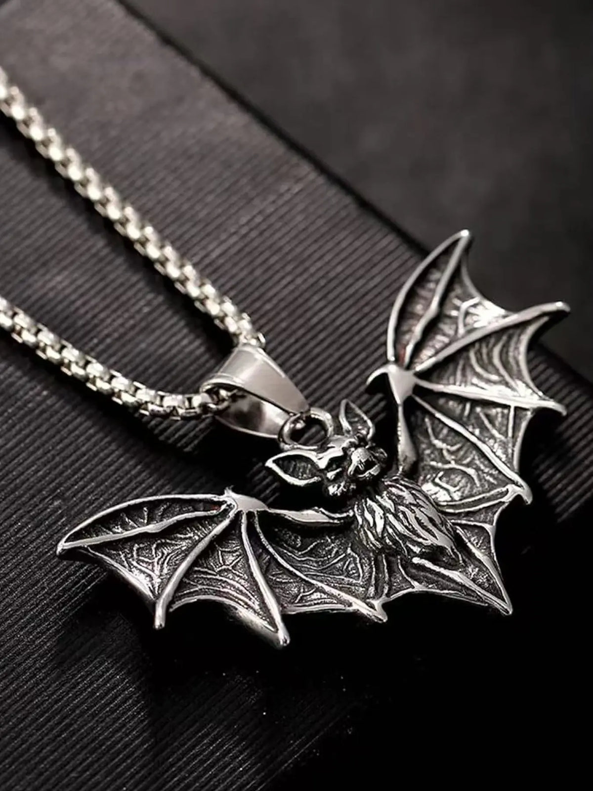 Gothic Bat Pendant Necklace, Fashion Necklace, Stainless Steel Vampire Bat Jewelry, Chain Jewelry, Halloween Goth Accessories for Men, Gothic Witch Jewelry, Jewelry Gift, Chain Necklaces