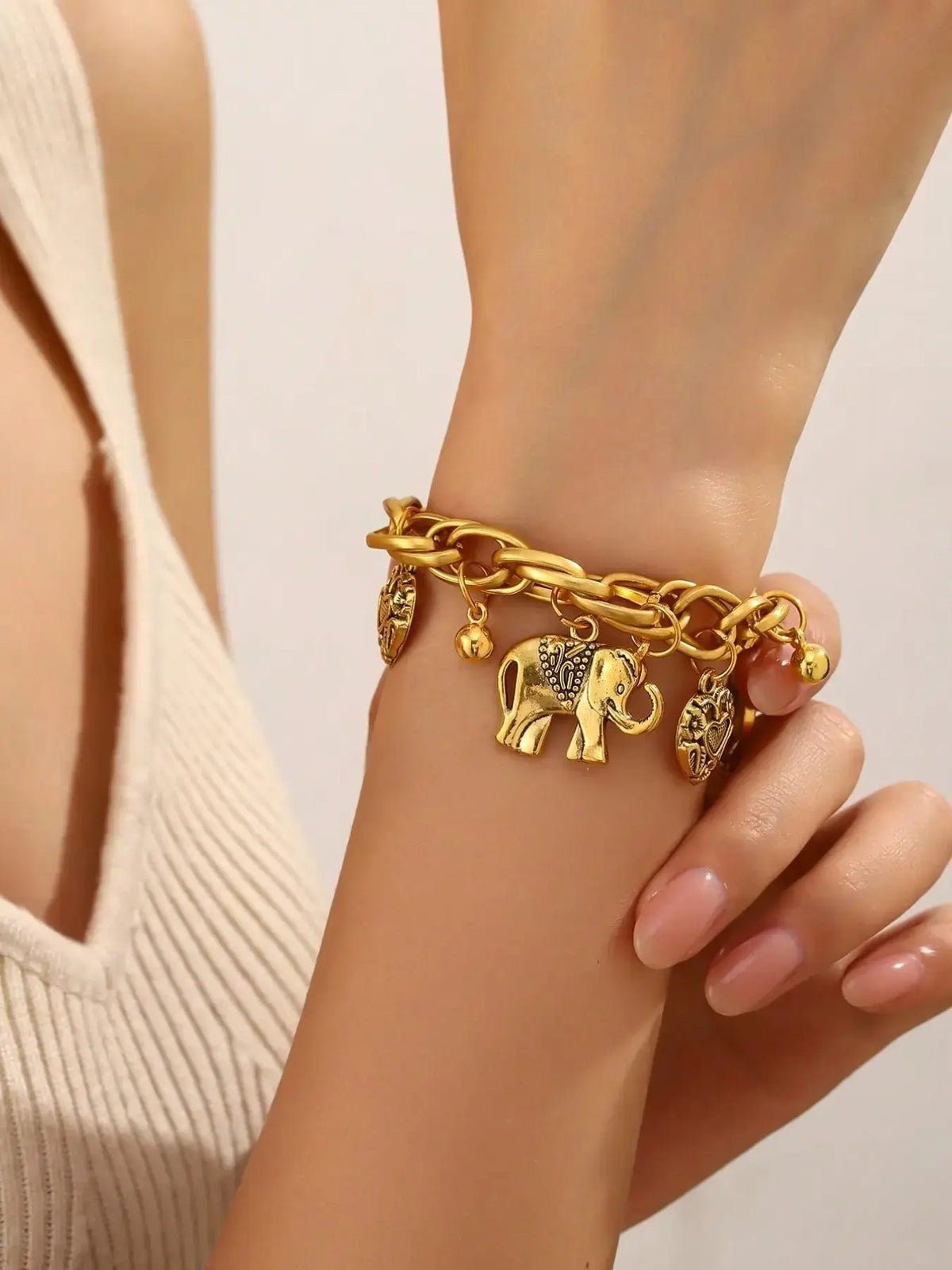 Bohemian Vintage Carved Love Heart-Shaped Elephant Bracelet, Summer Beach Jewelry, Boho Style Jewelry, Perfect for All Occasions, Ideal Gift Choice