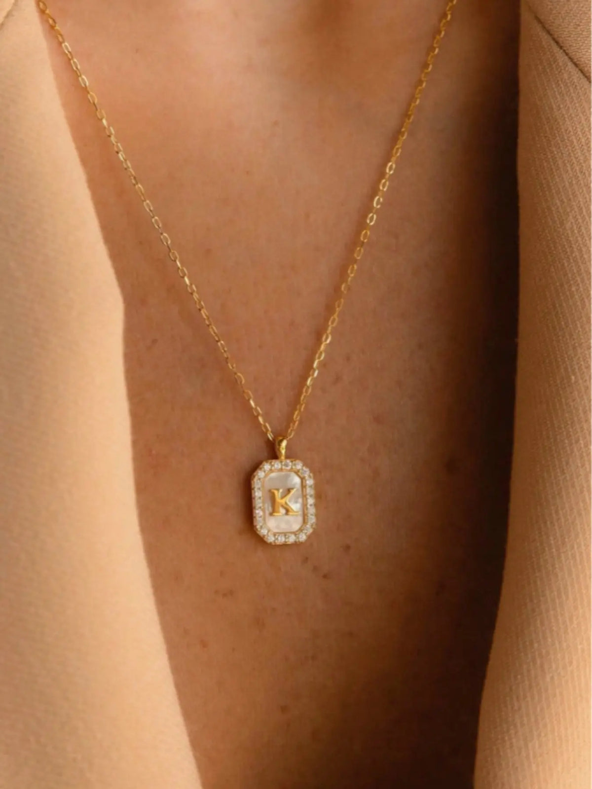 Personalized A-Z Letter Pendant Necklace for Women, Square Rhinestone Inlay, Vintage Glamorous Fashion Jewelry Gift for Her, Elegant Rhinestone Necklace, Initial Letter Necklace, Custom Initial Necklace, Alphabet Necklace