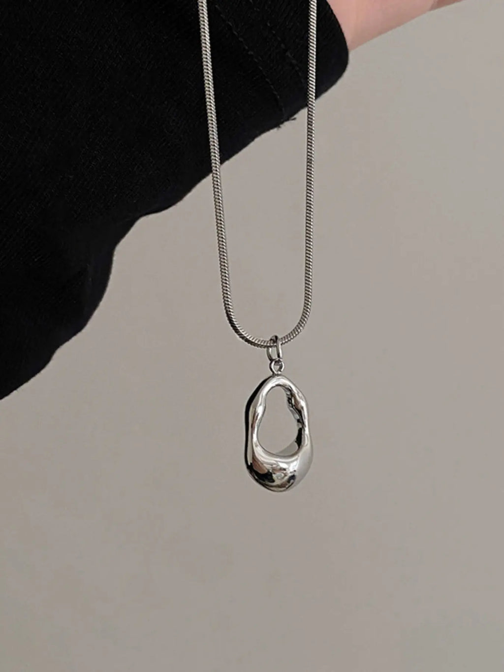 French Simple Daily Commute Versatile Irregular Hollow Water Drop Pendant Stainless Steel Fashion Accessory Necklace, Unisex Fashion Design Jewelry, Minimalist Chain Necklaces