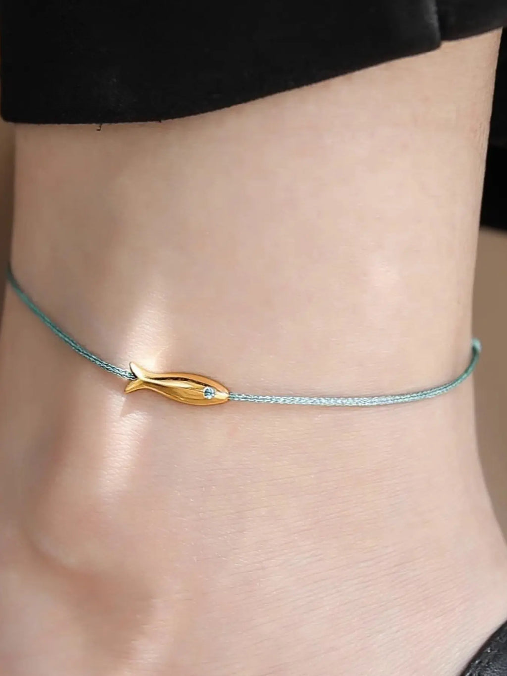 New French Style Blue Thread Woven Vintage Gold Koi Fish Anklet, Boho Plain Design, Alloy Chain, All Seasons Foot Jewelry, Fashionable Jewelry Accessories, Trendy Fashionable Accessories