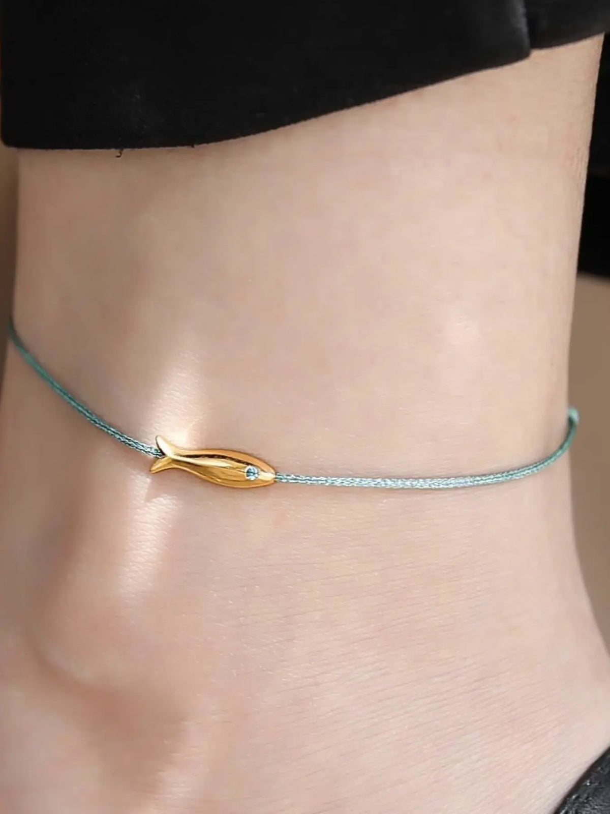 New French Style Blue Thread Woven Vintage Gold Koi Fish Anklet, Boho Plain Design, Alloy Chain, All Seasons Foot Jewelry, Fashionable Jewelry Accessories, Trendy Fashionable Accessories