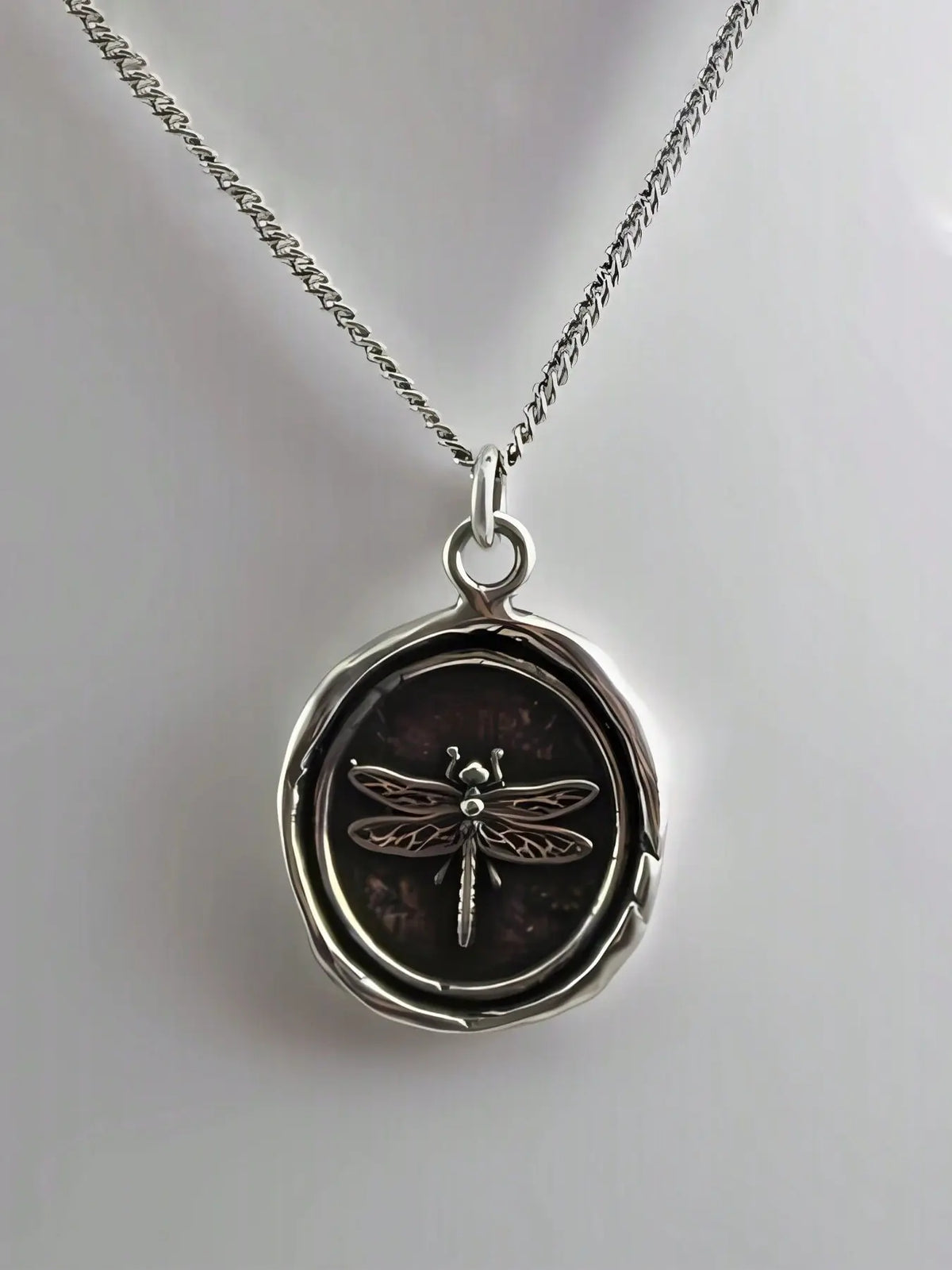 Vintage Punk Distressed Dragonfly Pendant Necklace, Unisex Casual Party Jewelry, Unique Round Design, Perfect for Daily Wear, Costume Necklaces, Chain Necklace, Accessory Necklace, Alloy Pendant Necklace