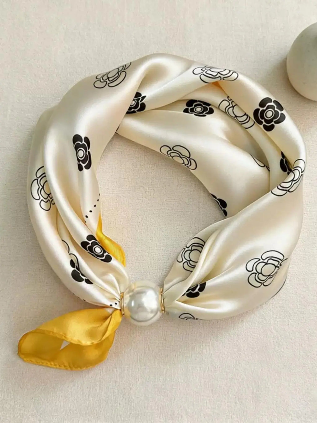 Pearl Necklace with Magnetic Buckle and Scarf Pendant, Elegant Stylish Women's Scarf for All Seasons, Fashionable Accessory for Gifts