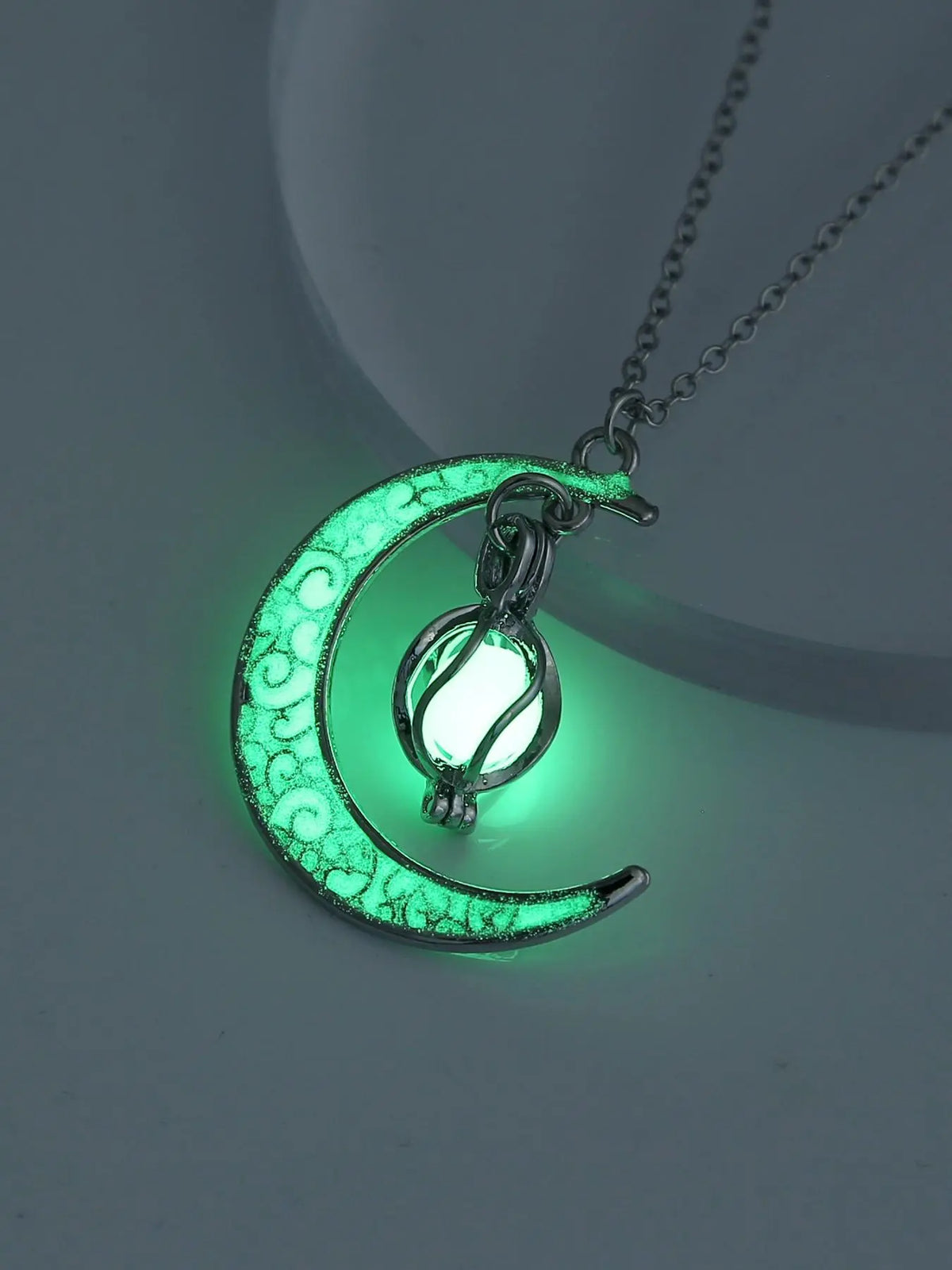 Women's  Glow in The Dark Moon Pendant Necklace, Adjustable Necklace, Fashion Accessories As Gift without Box