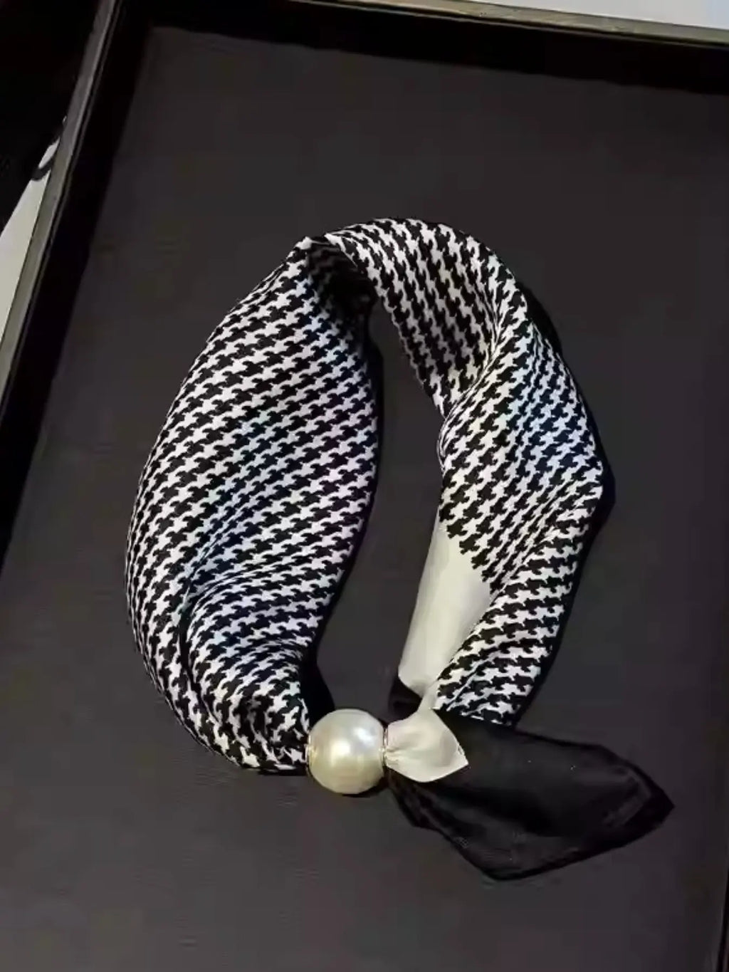 Pearl Necklace with Magnetic Buckle and Scarf Pendant, Elegant Stylish Women's Scarf for All Seasons, Fashionable Accessory for Gifts