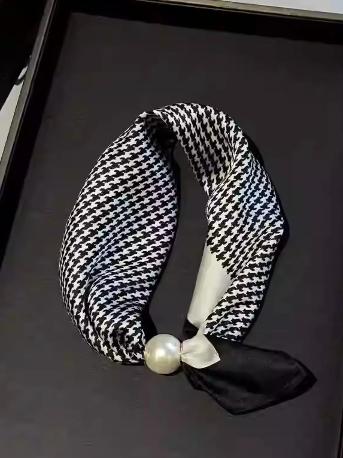 Pearl Necklace with Magnetic Buckle and Scarf Pendant, Elegant Stylish Women's Scarf for All Seasons, Fashionable Accessory for Gifts