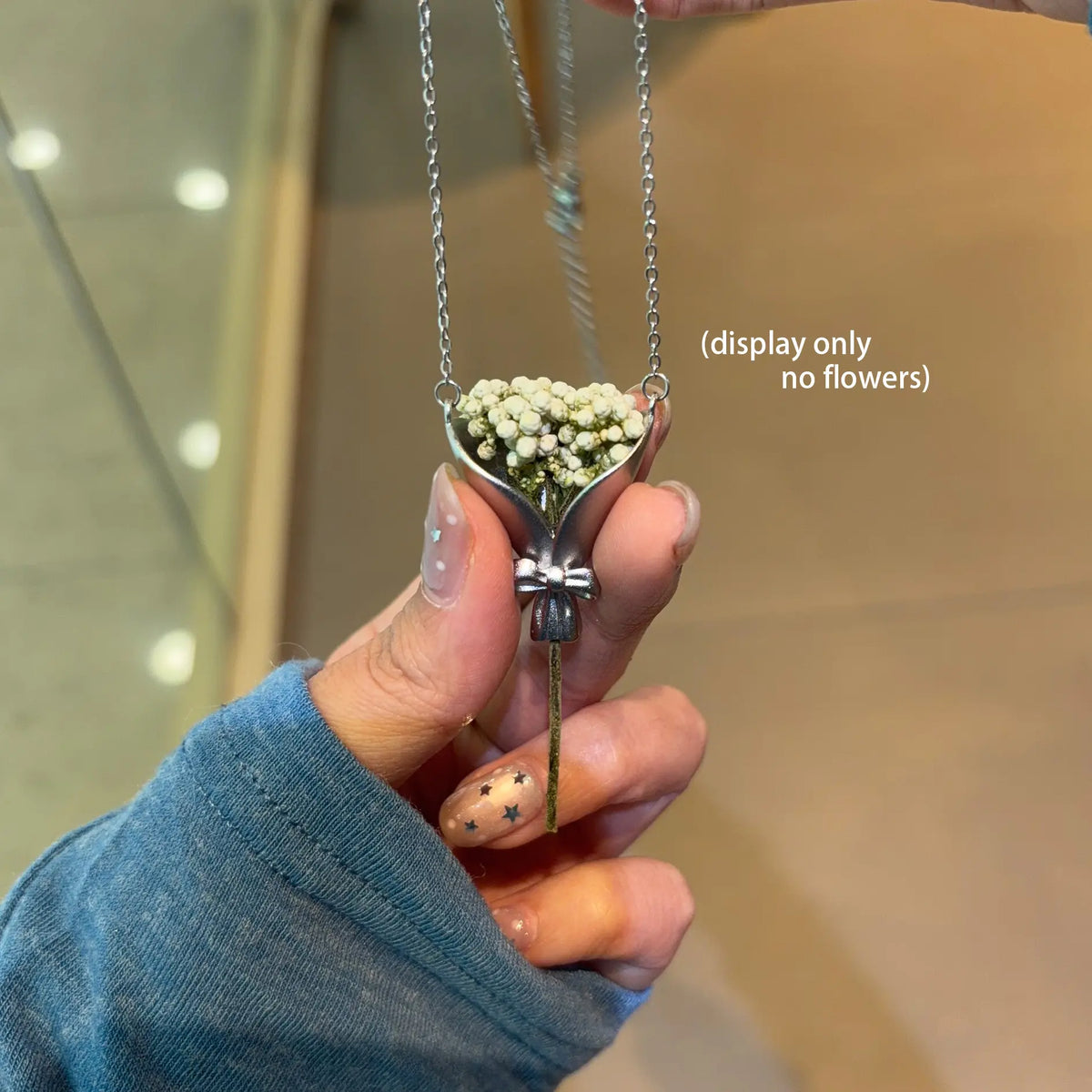 DIY Bouquet Necklace Create your own custom floral accessory by inserting dried or fresh stems. Holiday gifts for friends and family
