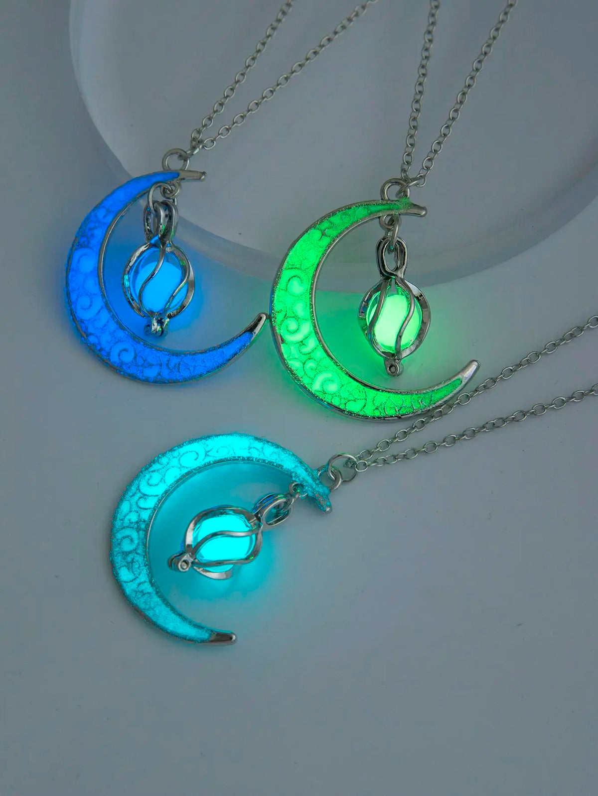 Women's  Glow in The Dark Moon Pendant Necklace, Adjustable Necklace, Fashion Accessories As Gift without Box
