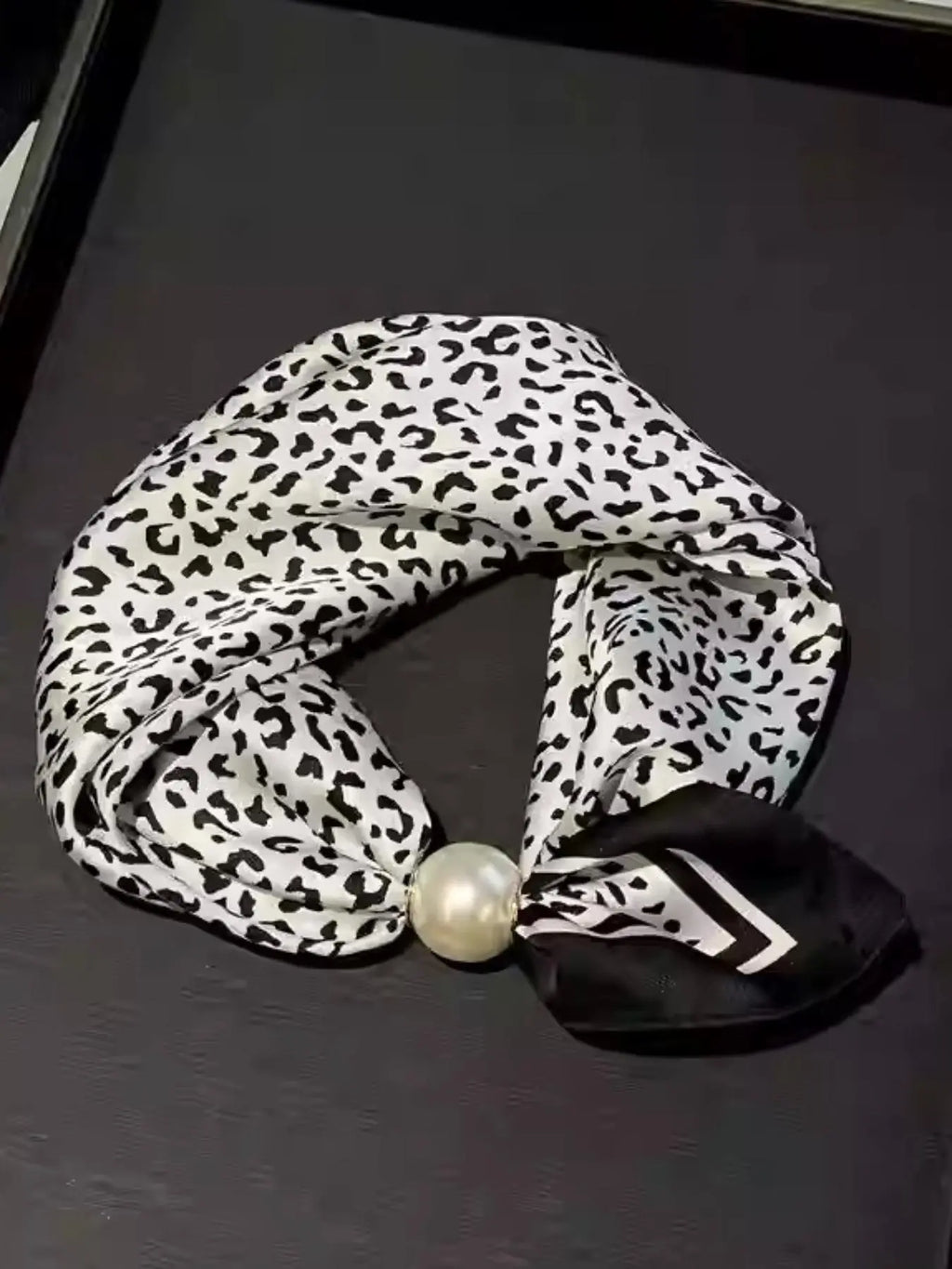 Pearl Necklace with Magnetic Buckle and Scarf Pendant, Elegant Stylish Women's Scarf for All Seasons, Fashionable Accessory for Gifts