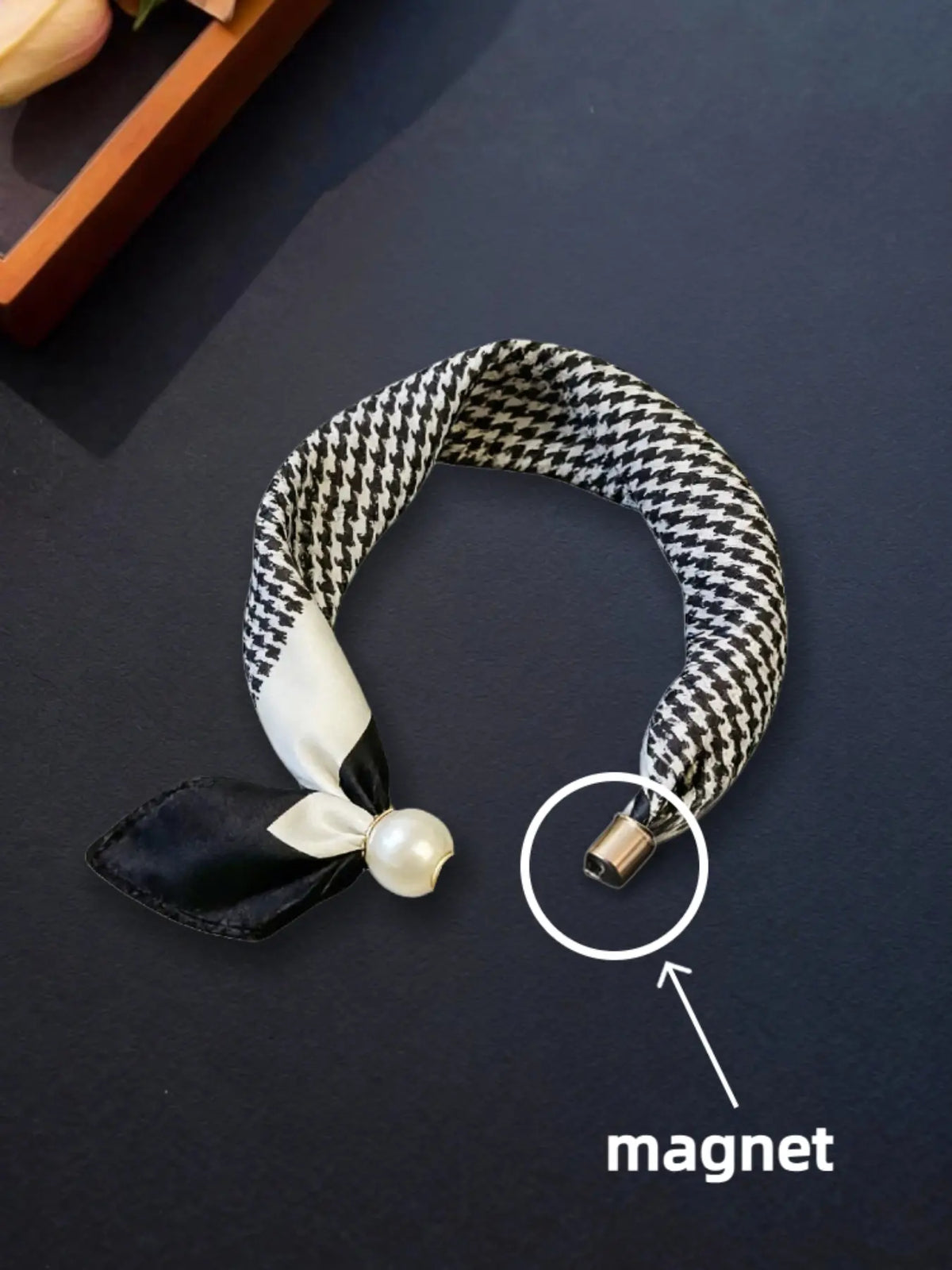 Pearl Necklace with Magnetic Buckle and Scarf Pendant, Elegant Stylish Women's Scarf for All Seasons, Fashionable Accessory for Gifts
