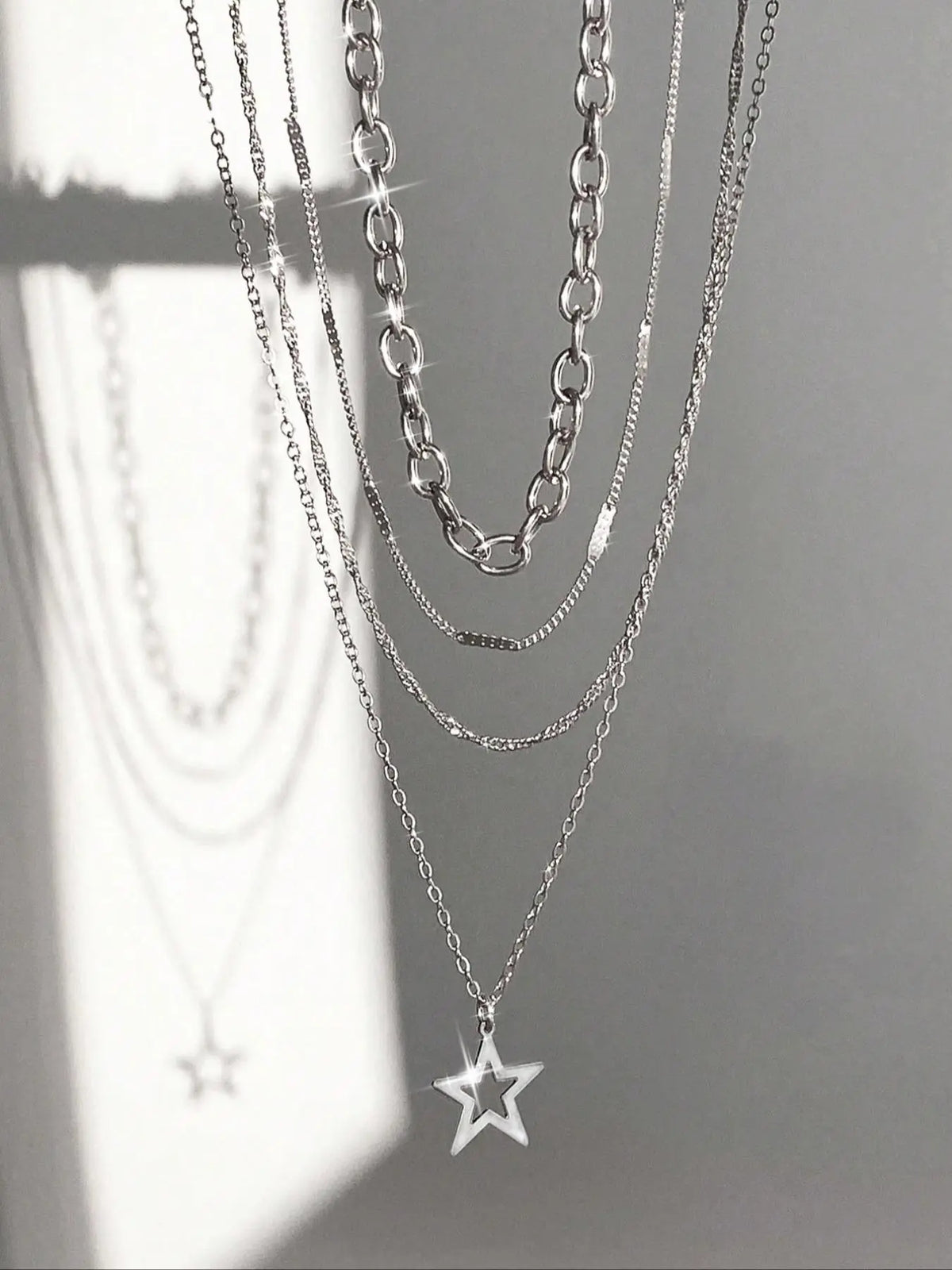 4-Piece Punk Style Star Pendant Alloy Necklace Set, Unique Layered Design, Ideal Gift for Punk Fashion Lovers, Modern Versatile Accessories, Streetwear Statement Jewelry, Fashion Cool Accessories