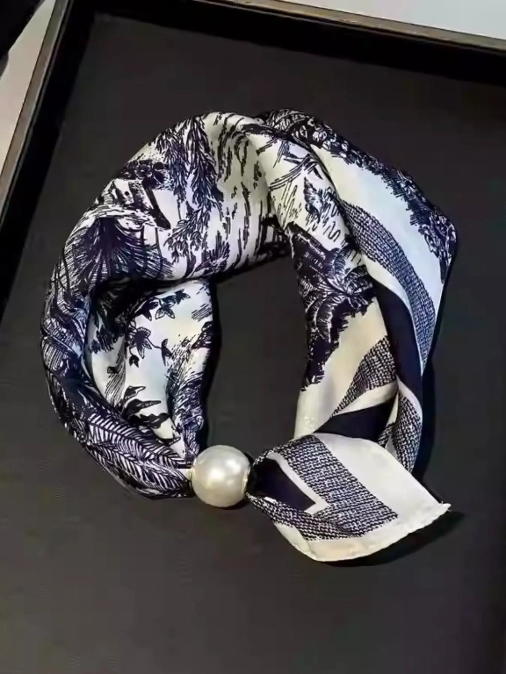 Pearl Necklace with Magnetic Buckle and Scarf Pendant, Elegant Stylish Women's Scarf for All Seasons, Fashionable Accessory for Gifts