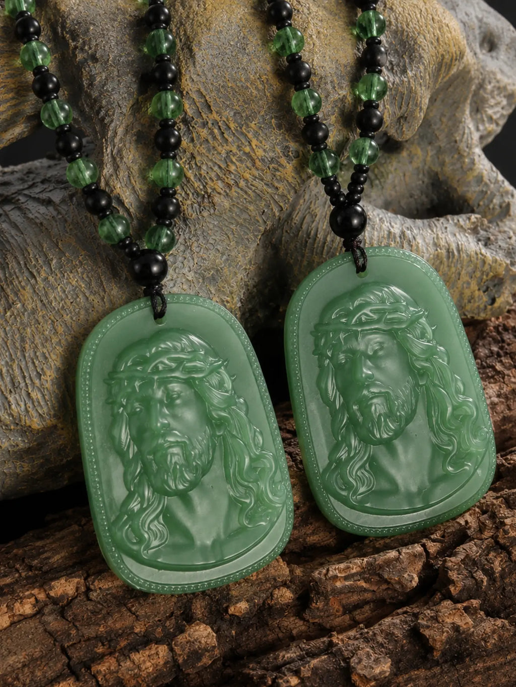 Saint Jude Pendant Necklace, Vintage Guardian Figure Carving Pendant, Gothic Atmosphere Beaded Necklace, Catholic Christian Religious Jewelry，San Judas Tadeo, Collar San Judas, Men's Necklace，Pendants of Jesus and Our Lady of Guadalupe, Catholic