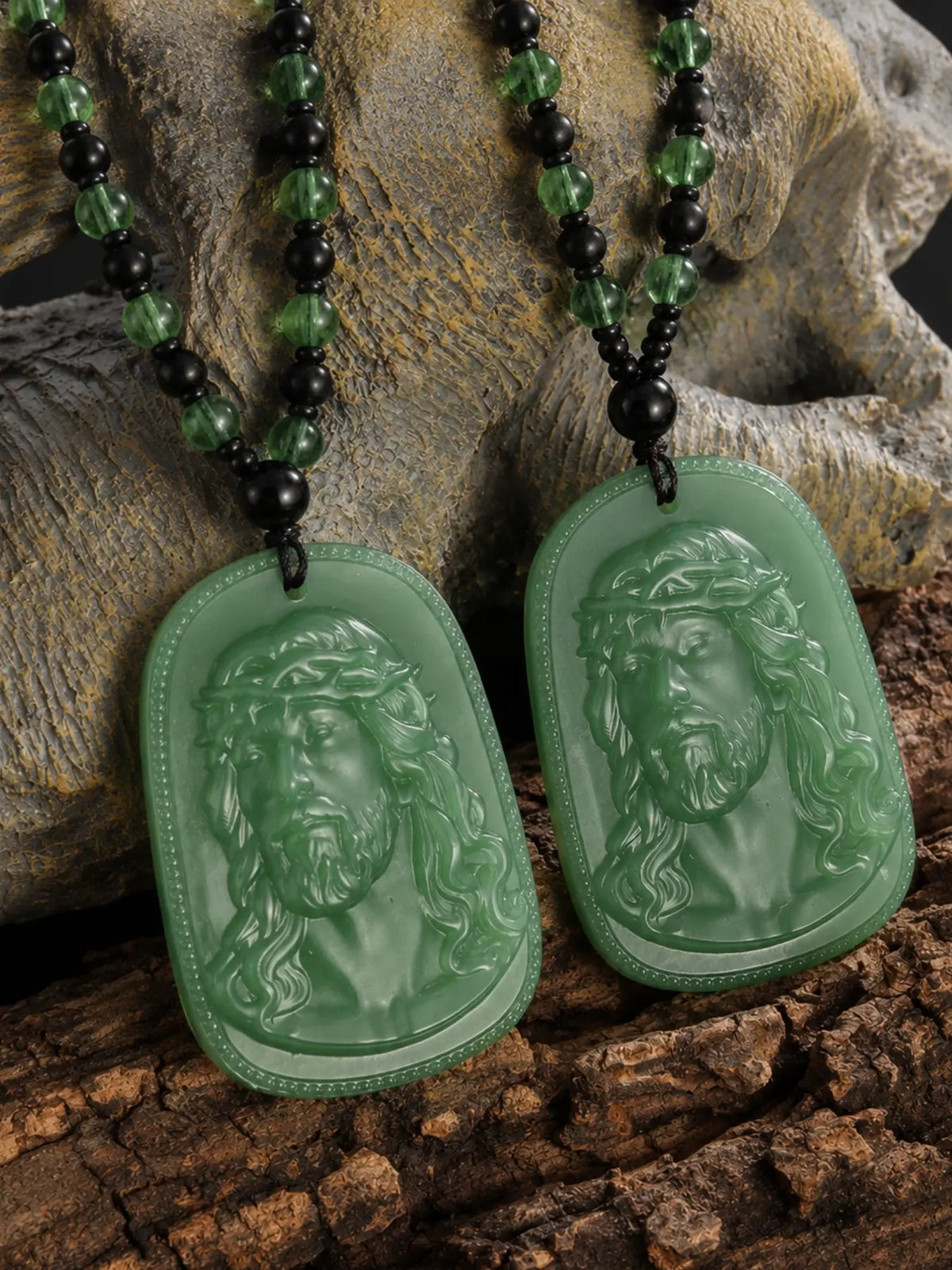 Saint Jude Pendant Necklace, Vintage Guardian Figure Carving Pendant, Gothic Atmosphere Beaded Necklace, Catholic Christian Religious Jewelry，San Judas Tadeo, Collar San Judas, Men's Necklace，Pendants of Jesus and Our Lady of Guadalupe, Catholic