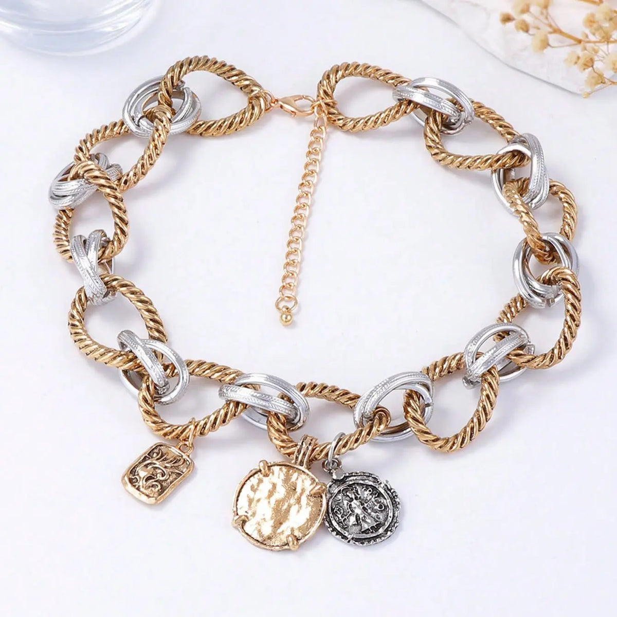 Unisex Vintage Alloy Coin Pendant Necklace - Casual Fashionable Jewelry Accessories, Choose Gold/Silver Clips, Matelasse Chain, Personalized Costume Jewelry, Ideal for Daily Wear & Summer Events, Vintage Metal Look Fit