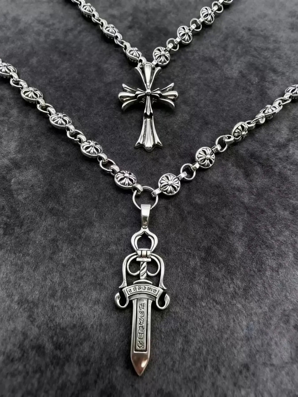 Set of 2 Retro Gothic Cross Necklaces, Unisex Punk Sword Jewelry, Hip Hop Iron Chain, Punk Style Necklace, Perfect Gift for Men & Women, All Seasons, Alloy Necklace